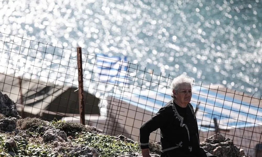Αιγαίο: Μήνυμα αισιοδοξίας από την εμβολιασμένη πλέον κυρά Ρηνιώ...τη μοναδική κάτοικο της Κινάρου